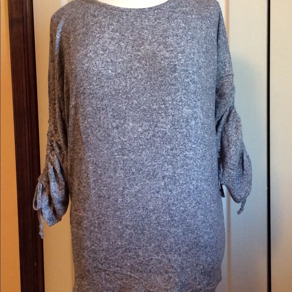 Top w/Ruched Sleeves